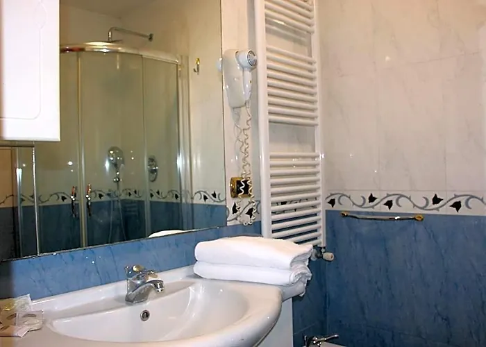 Gust House Galaxy Hotel 3*